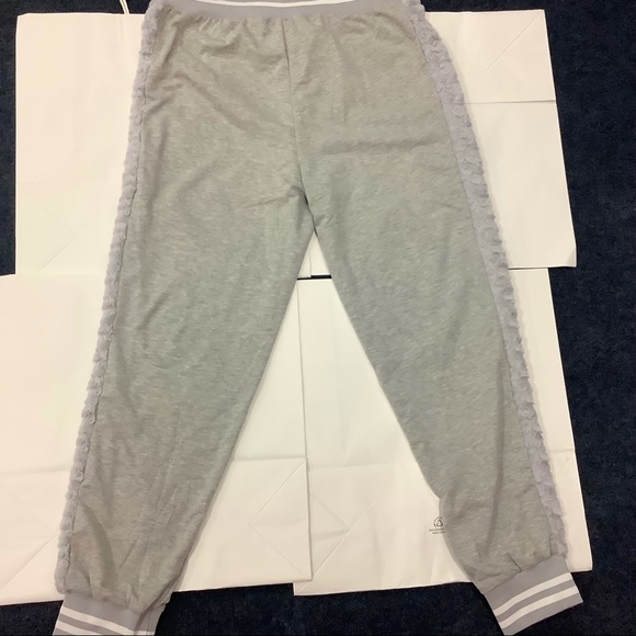 2 Piece Plus Faux Fur Jogger Set. Actual Product Pics in Post! - Picture 9 of 12